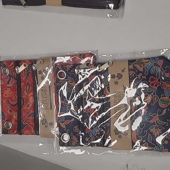 C45 Singapore souvenirs - Picture 3 of 5